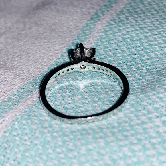 💍 Cubic Zirconia Solitaire Ring - Picture 4 of 6